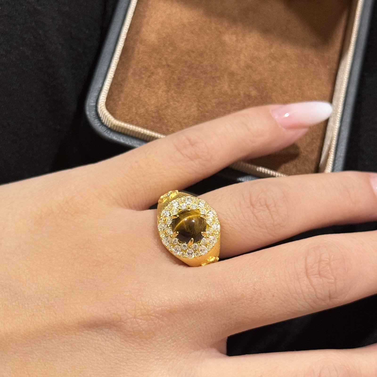 S925 sterling silver tiger eye stone surrounded by gold brushed vintage ring
